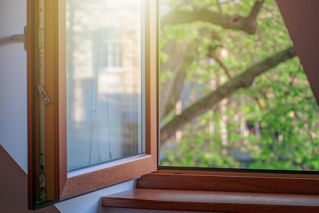 Holzfenster mit natürlicher Ästhetik und hoher Energieeffizienz – ideal für moderne Architektur, Renovationen und Sanierungen