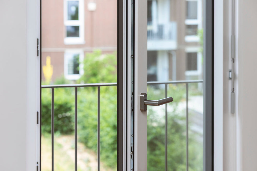 Holz-Aluminium-Fenster mit natuerlicher Waerme, maximaler Dauerhaftigkeit und Energieeffizienz – perfekt fuer Neubauten, Sanierungen und große Bauprojekte